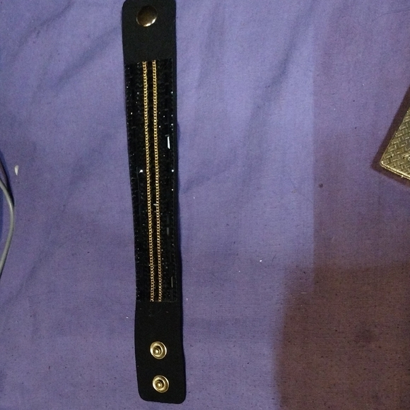 Paparazzi Black and Gold Bracelet - Picture 1 of 1